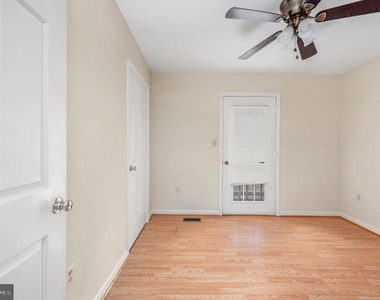 10704 Whiperwhill Court N - Photo Thumbnail 26
