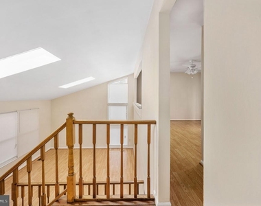 10704 Whiperwhill Court N - Photo Thumbnail 28