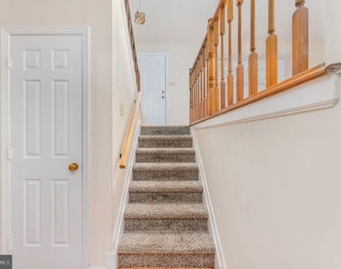 10704 Whiperwhill Court N - Photo Thumbnail 31
