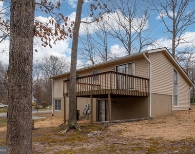 10704 Whiperwhill Court N - Photo Thumbnail 44