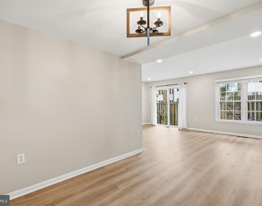 12120 Stoneford Drive - Photo Thumbnail 15