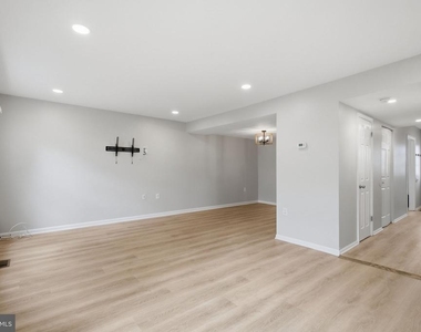 12120 Stoneford Drive - Photo Thumbnail 10