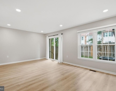12120 Stoneford Drive - Photo Thumbnail 12