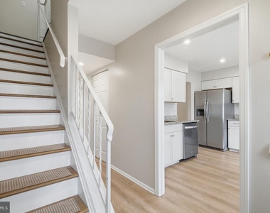 12120 Stoneford Drive - Photo Thumbnail 2
