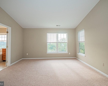 22619 Upperville Heights Square - Photo Thumbnail 16