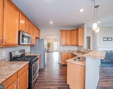 22619 Upperville Heights Square - Photo Thumbnail 8