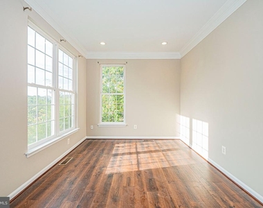 22619 Upperville Heights Square - Photo Thumbnail 4