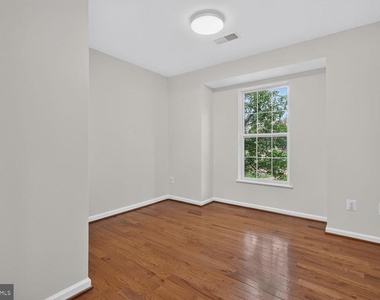 20490 Ashley Terrace - Photo Thumbnail 14