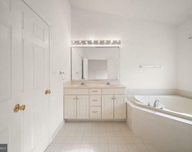25308 Whippoorwill Terrace - Photo Thumbnail 11