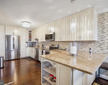 8350 Greensboro Drive - Photo Thumbnail 9