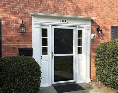 1040 Warbler - Photo Thumbnail 3