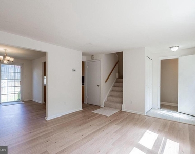 3048 Silent Valley Drive - Photo Thumbnail 8