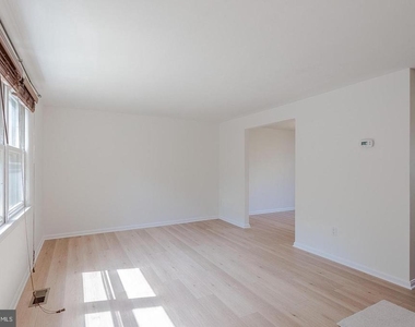 3048 Silent Valley Drive - Photo Thumbnail 5