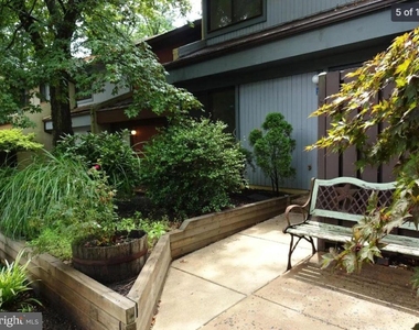 2172 Cartwright Place - Photo Thumbnail 4
