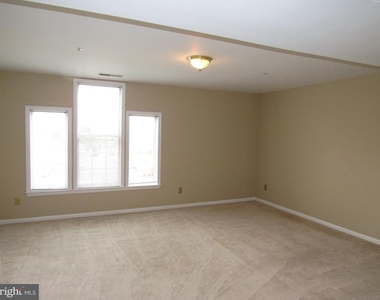 6944 Ellingham Circle - Photo Thumbnail 14