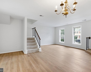 8013 Dayspring Court - Photo Thumbnail 8