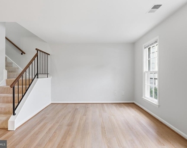 8013 Dayspring Court - Photo Thumbnail 6