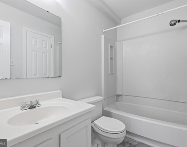 8013 Dayspring Court - Photo Thumbnail 17