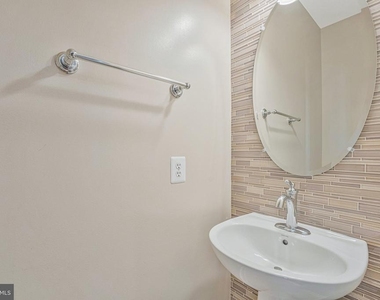 9524 Canonbury Square - Photo Thumbnail 16