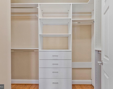 9524 Canonbury Square - Photo Thumbnail 23