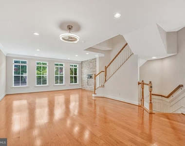 9524 Canonbury Square - Photo Thumbnail 10