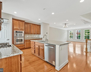 9524 Canonbury Square - Photo Thumbnail 8