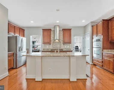 9524 Canonbury Square - Photo Thumbnail 7