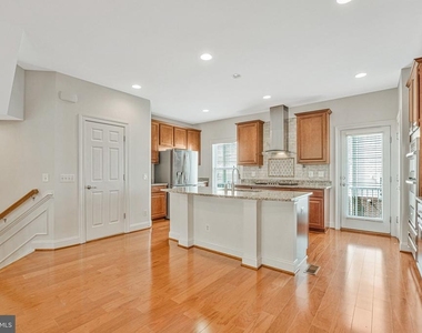 9524 Canonbury Square - Photo Thumbnail 5