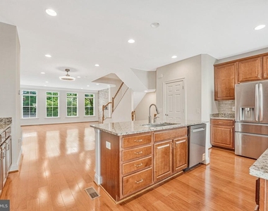 9524 Canonbury Square - Photo Thumbnail 9