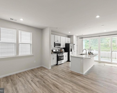 139 Poe Drive - Photo Thumbnail 4