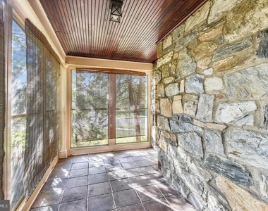 400 Meadow Lane - Photo Thumbnail 10