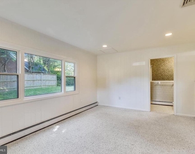 400 Meadow Lane - Photo Thumbnail 8