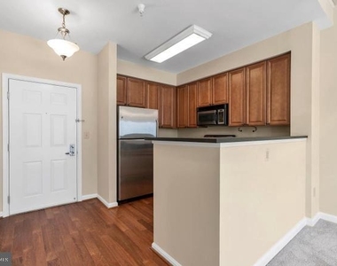 801 S Greenbrier Street - Photo Thumbnail 8