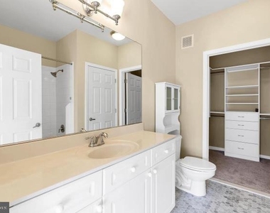 801 S Greenbrier Street - Photo Thumbnail 10
