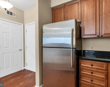 801 S Greenbrier Street - Photo Thumbnail 4