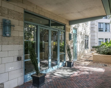 851 N Glebe Road - Photo Thumbnail 4