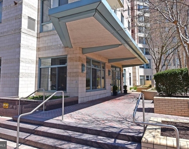 851 N Glebe Road - Photo Thumbnail 3