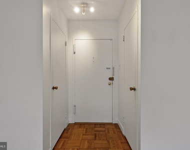 1121 Arlington Boulevard - Photo Thumbnail 8