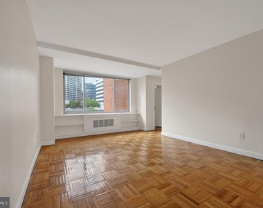 1121 Arlington Boulevard - Photo Thumbnail 5