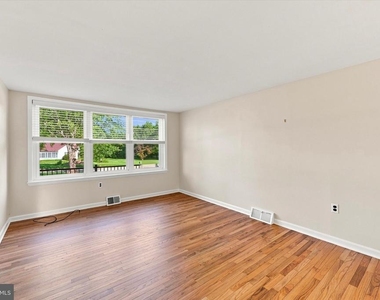 320 Richardson Road - Photo Thumbnail 2