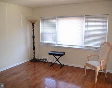 246 Ardmore Avenue - Photo Thumbnail 2