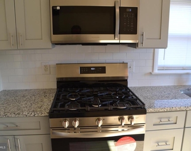 246 Ardmore Avenue - Photo Thumbnail 5