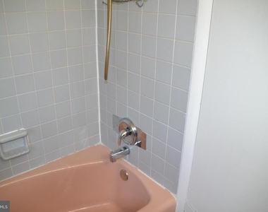 246 Ardmore Avenue - Photo Thumbnail 12