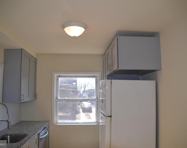 246 Ardmore Avenue - Photo Thumbnail 9