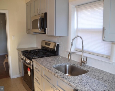 246 Ardmore Avenue - Photo Thumbnail 6