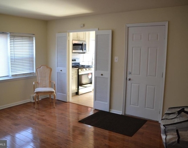 246 Ardmore Avenue - Photo Thumbnail 3