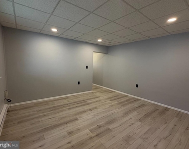 1048 Gray Avenue - Photo Thumbnail 6