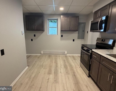 1048 Gray Avenue - Photo Thumbnail 8