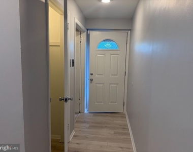 1048 Gray Avenue - Photo Thumbnail 3