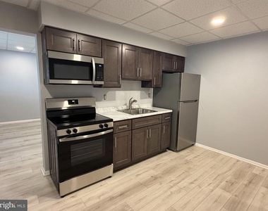 1048 Gray Avenue - Photo Thumbnail 7